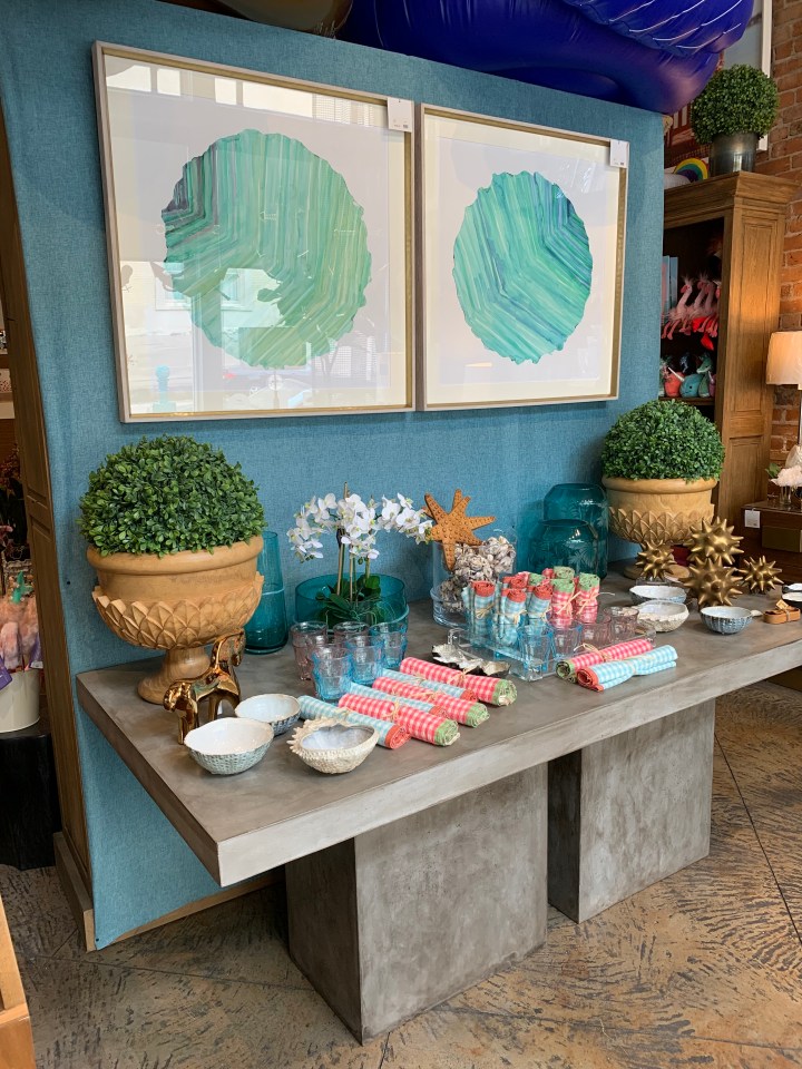 Head to Footsies - Galveston Travel Guide